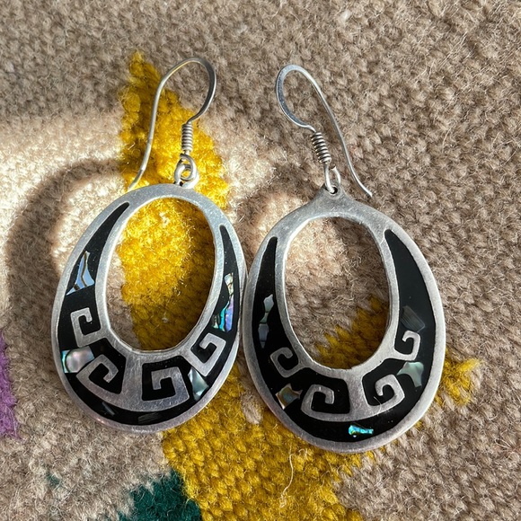 Jewelry - Silver with Black and Pearl Stone Oval Earrings